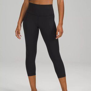 Lululemon Wunder Under High Rise 21" Crop in Black size 2